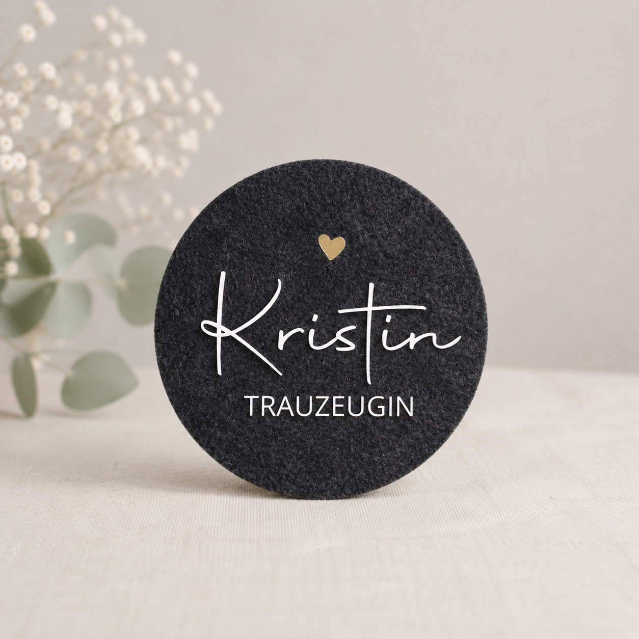 Personalisierte Filzuntersetzer mit Namen – Gastgeschenk & Namensschild zur Hochzeit 'hellgrau' – Bild 2