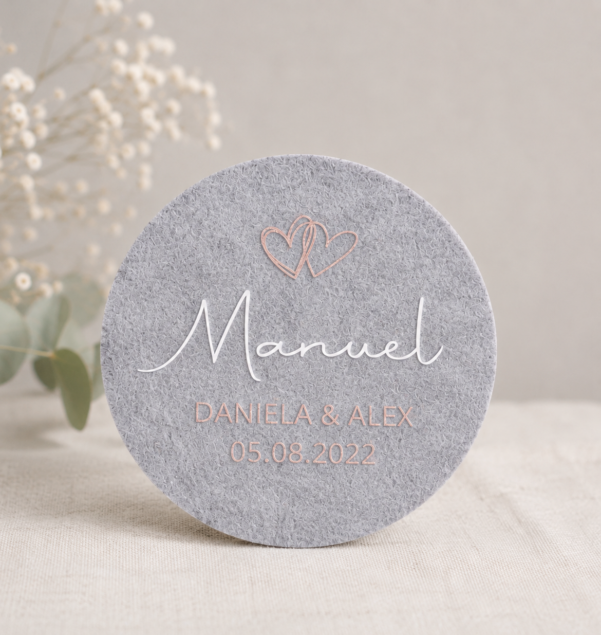 Personalisierte Filzuntersetzer mit Namen – Gastgeschenk & Namensschild zur Hochzeit 'hellgrau'