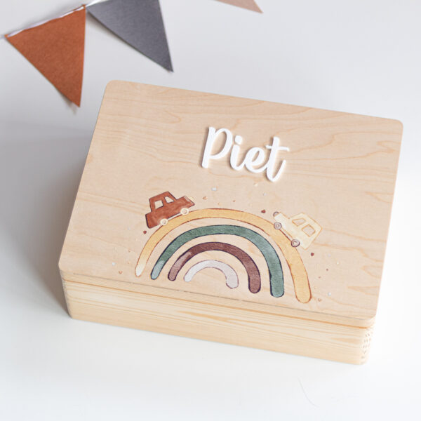 Personalisierte Holzkiste aus Kiefernholz 40x30x13 mit Regenbogen & Name aus Acryl – Geschenk zur Geburt oder Taufe – Aufbewahrungskiste